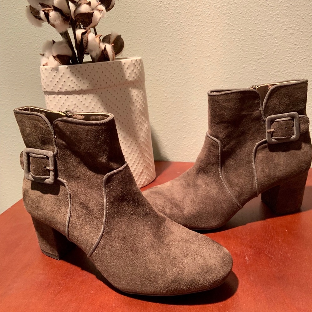 Suede olive green short boots with heel - Picture 3 of 7